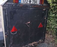 Single-Axle Enclosed Box Trailer.