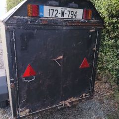 Single-Axle Enclosed Box Trailer.
