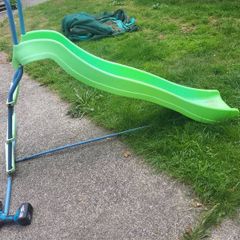 slide needs 1 screw as shown in pics