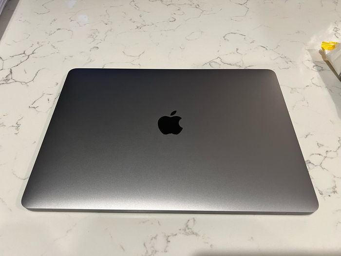 Macbook Pro 2019 Touchbar and accessories - Great condition