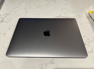 Macbook Pro 2019 Touchbar and accessories - Great condition