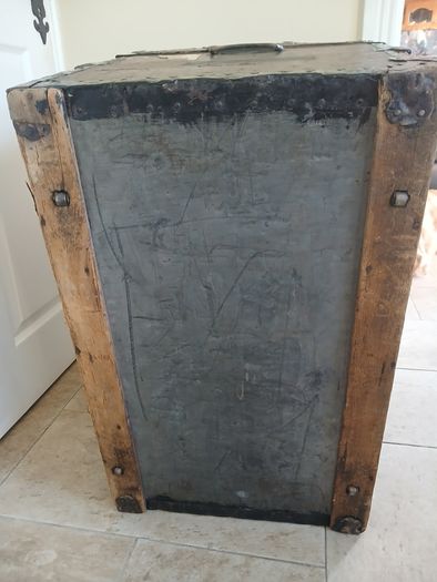 antique victorian barrel top steamer trunk