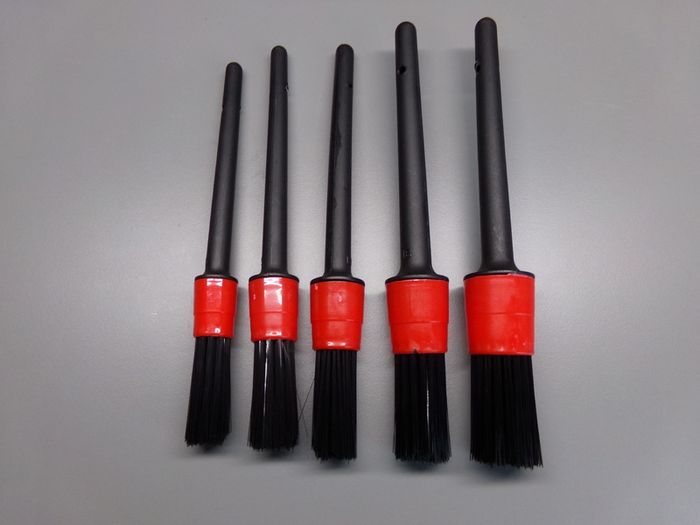 Cleaning brushes