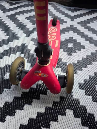 Mini Micro Deluxe Foldable Scooter pink