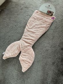 Kids fish tail snuggle blanket