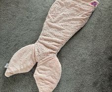 Kids fish tail snuggle blanket