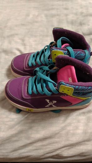 Roller shoes heelys