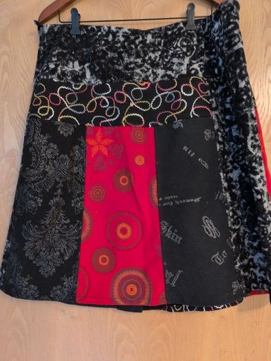 Desigual Black Patterned Skirt .  S. 18-20.