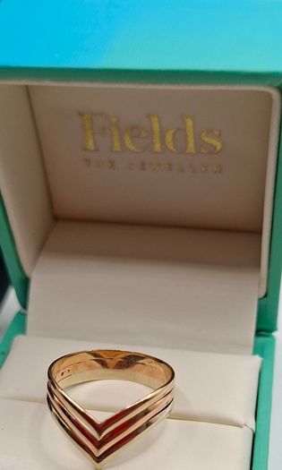 Vintage 9ct tricolour ring
