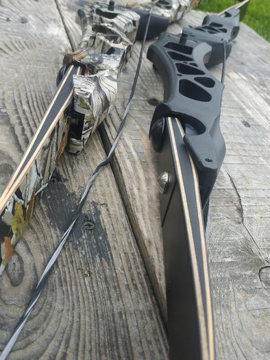 Archery Bow, 64" Recurve, ILF Limbs (30, 40, 50 lbs), +3x carbon arrows