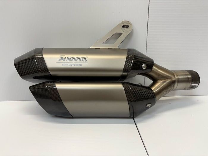 BMW R1300GS/GSA Akrapovic Double Silencer/Low Seat