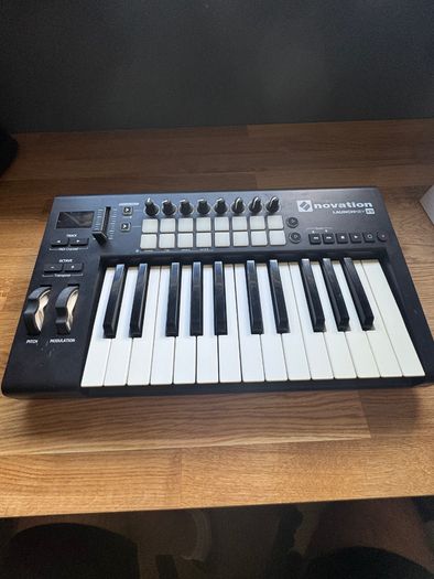 Novation Launchkey 25 Mk2 midi controller