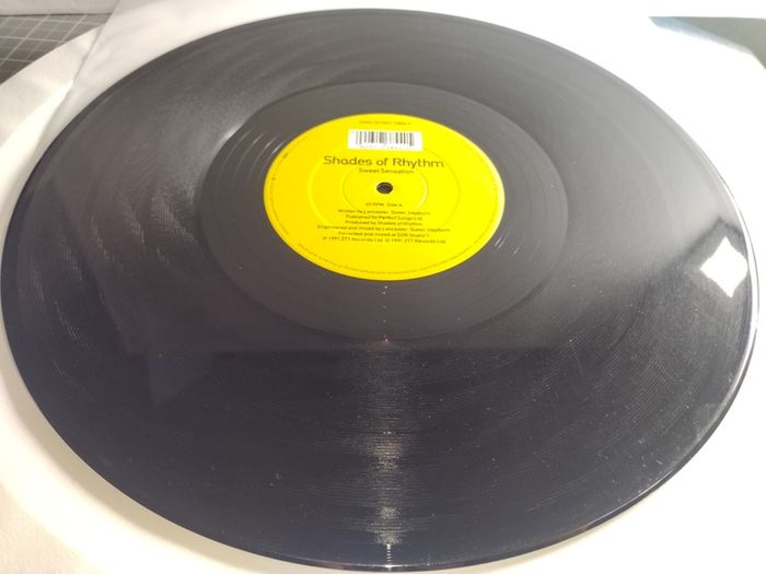 Shades Of Rhythm - Sweet Sensation - ZZT Records - SOR 90s PIANO House CLASSIC!