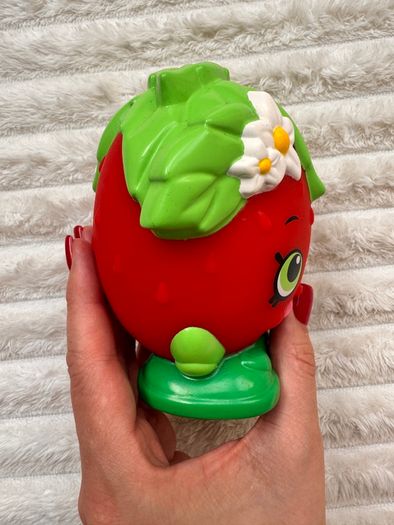 Shopkins Strawberry Kiss Colour Changing approx. 12 cm. Used Please see photos