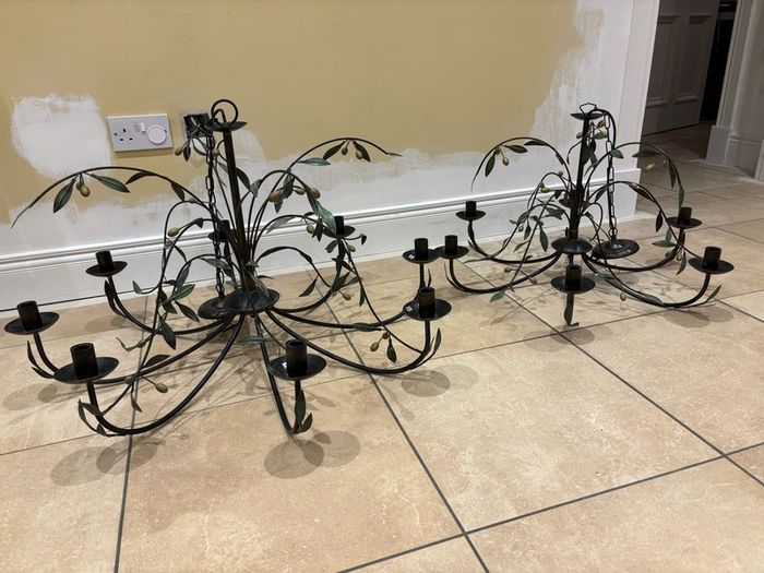 2 chandeliers / ceiling lights