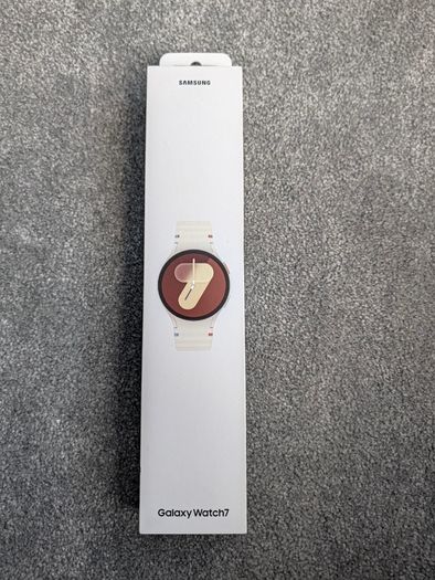 Samsung Galaxy Watch7 with 2 straps