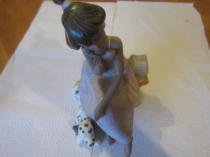 Lladro  figurine ....chit chat