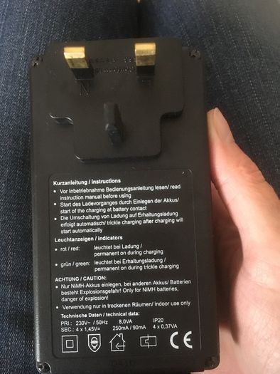 Brand New Battery charger with 4 AA rechargeable 2000mAh batteries