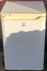 Indesit undercounter fridge