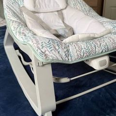 Baby Bouncer with Soothing Vibration