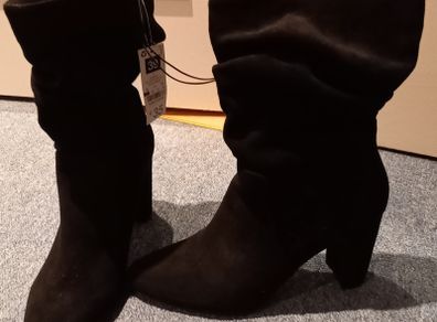 BNWT Black Boots Size 6