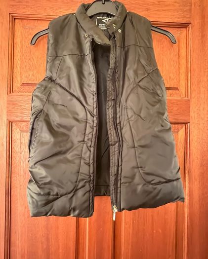 sleeveless jacket
