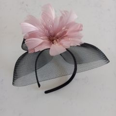 Headpiece/fascinator black/soft pink