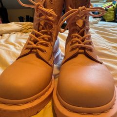 Dr. Martens - Baby Pink!