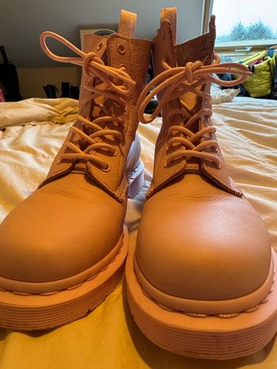 Dr. Martens - Baby Pink!