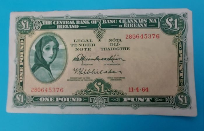 Irish 1960's 3 X Lavery One pound banknotes in Very Fine condition