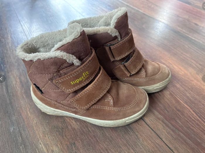 Perfect condition winter boots kids