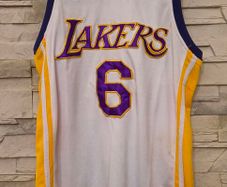 LeBron James Lakers jersey