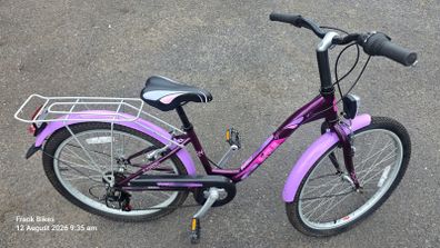 24inch Girls Bike   Excellent Condition  Gears Rack & Mudguards