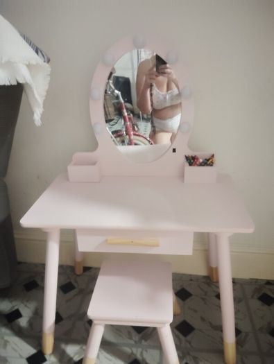 makeup table