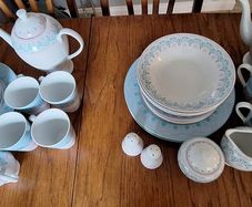 2 Dinner sets