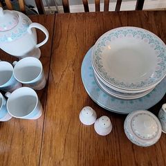 2 Dinner sets