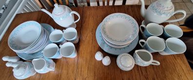 2 Dinner sets