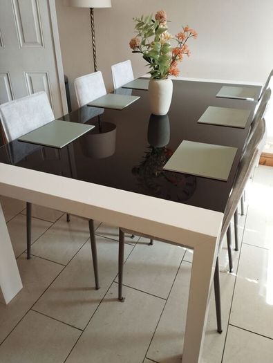 Calligaris dining table and 6 chairs