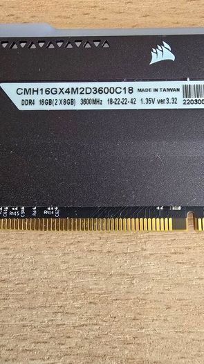 RAM Corsair Vengeance DDR4 8GB x2