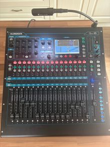 Allen & Heath QU-16 and case