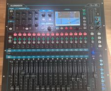 Allen & Heath QU-16 and case