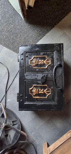 Victorian travelling paymaster safe
