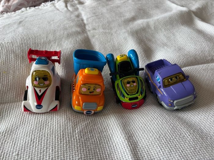 Toot toot driver garage and cars