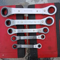 swan-neck ratchet spanners