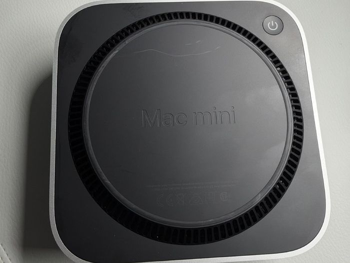Mac mini (M4, 16gb RAM, 512gb SSD)