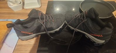 Men's merrell walking shoes size 8.5uk