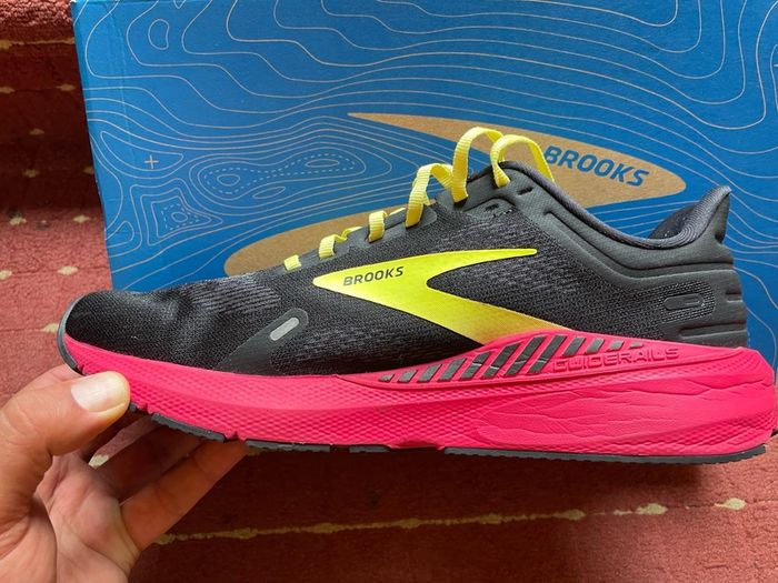 Brooks launch 9 GTS size UK 10