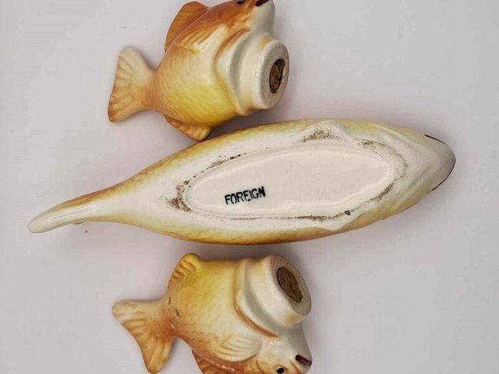 3-piece Set Salt & Pepper Shakers