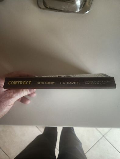 Contract.  Fifth Edition. By F.r. Davies. Concise College Text. 1986 Paperback In Good Condition. See Photos For Same.