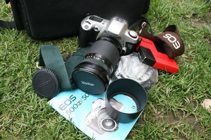 Canon EOS 500 N Film Camera & Vivitar Lens Zoom 28-210mm Bag